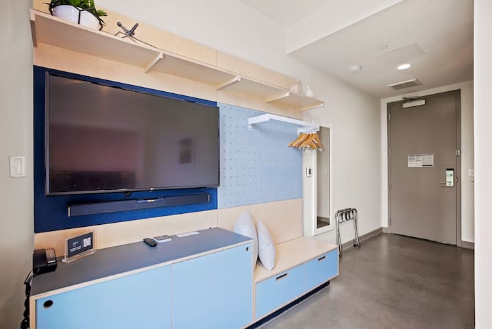 Private Wing- 5 Bedrooms- Close to Broadway