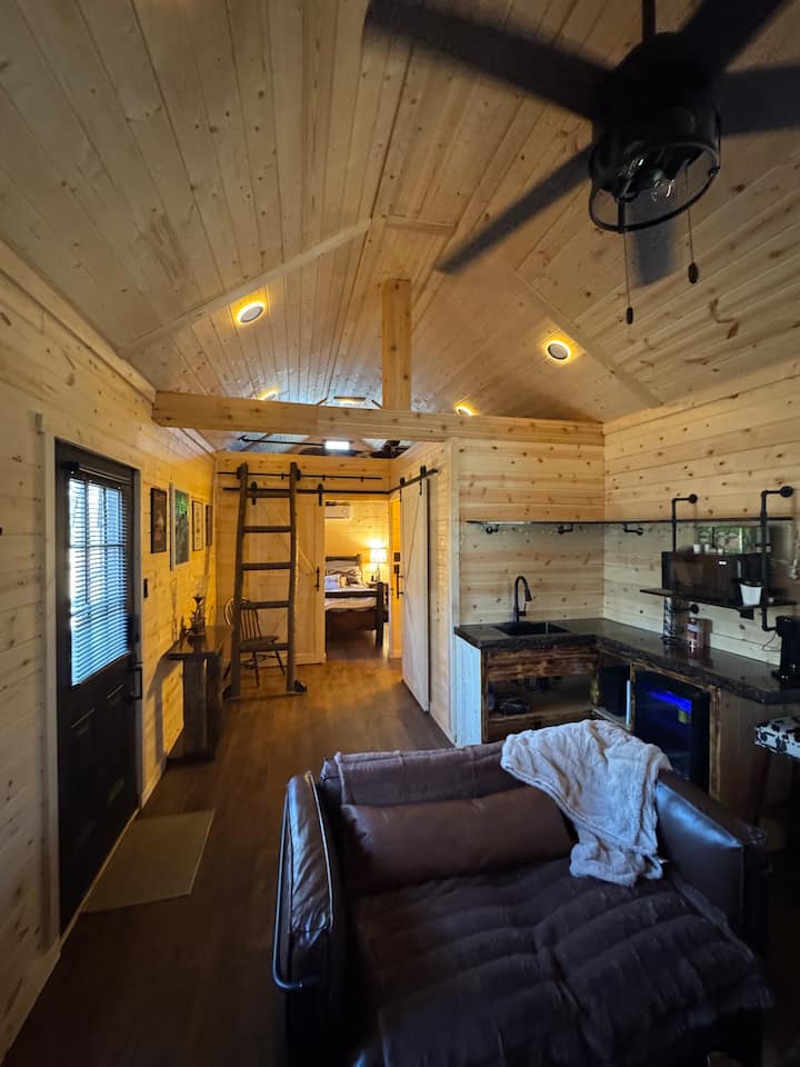 Grinning Mule Lodge At Happy Ass Farm - Lake Norman, NC