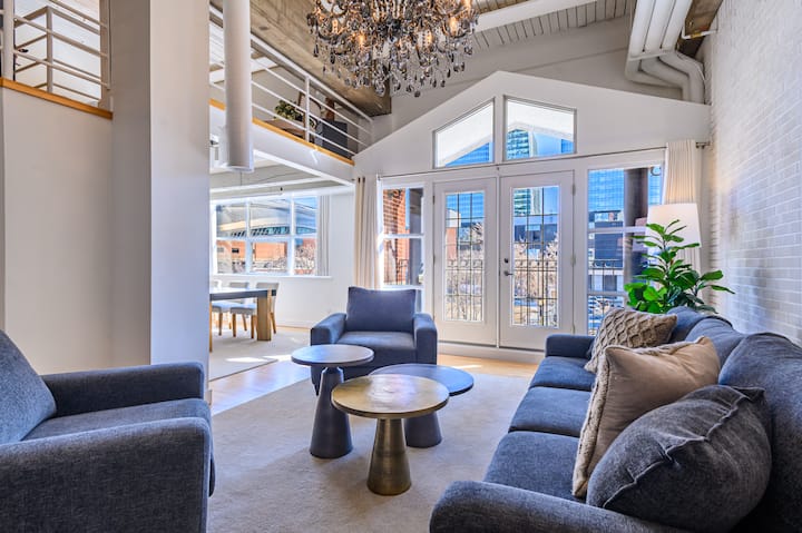 Luxury Executive Loft | Rogers Place| Ice District - Edmonton
