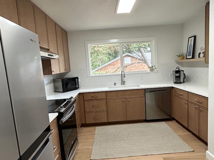 Hill Top Home At Cannon Beach - Cannon Beach, OR