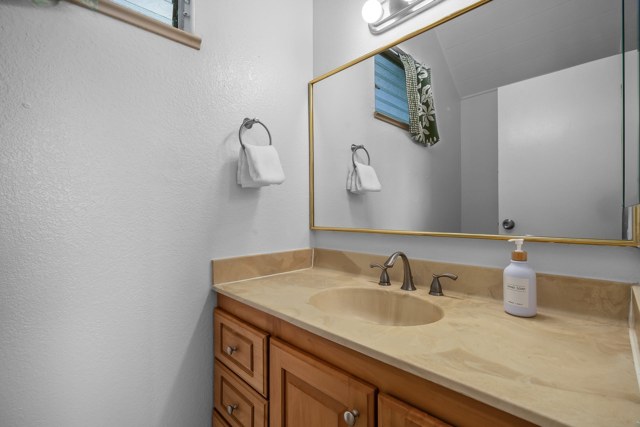 Condo in Princeville · ★5.0 · 2 bedrooms · 3 beds · 1.5 private baths - Image 10
