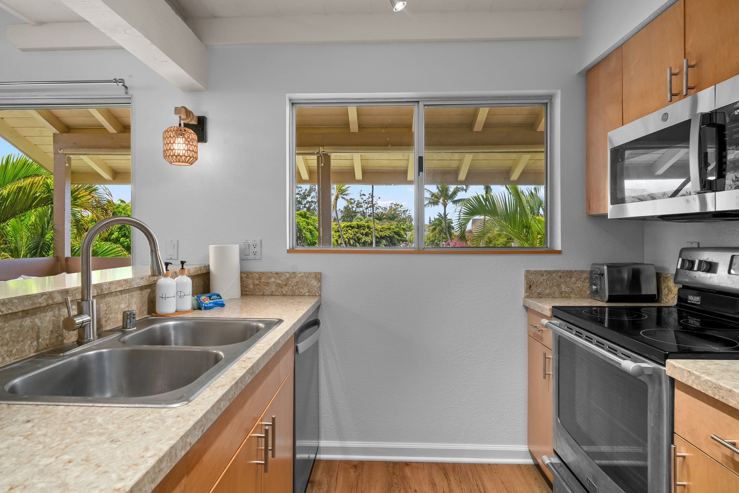 Condo in Princeville · ★5.0 · 2 bedrooms · 3 beds · 1.5 private baths - Image 5