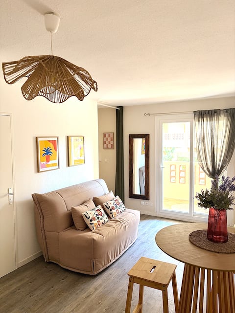 Annonce Airbnb populaire: Great location – Charming one-bedroom apartment in Sainte-Maxime à Sainte Maxime