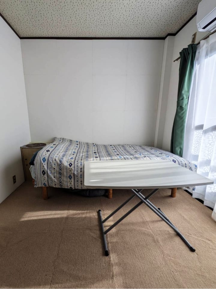 【マンスリー歓迎】月割引あり！箱根への観光、一人旅、研修、出張にぴったりの貸切り部屋 - 伊勢原市