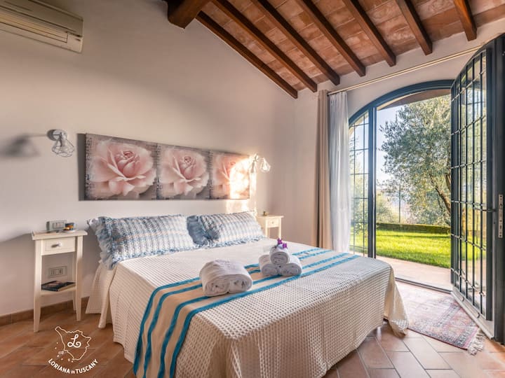 La cama mide 180 x 200.
Previa solicitud, dos camas individuales grandes (90 x 200)
