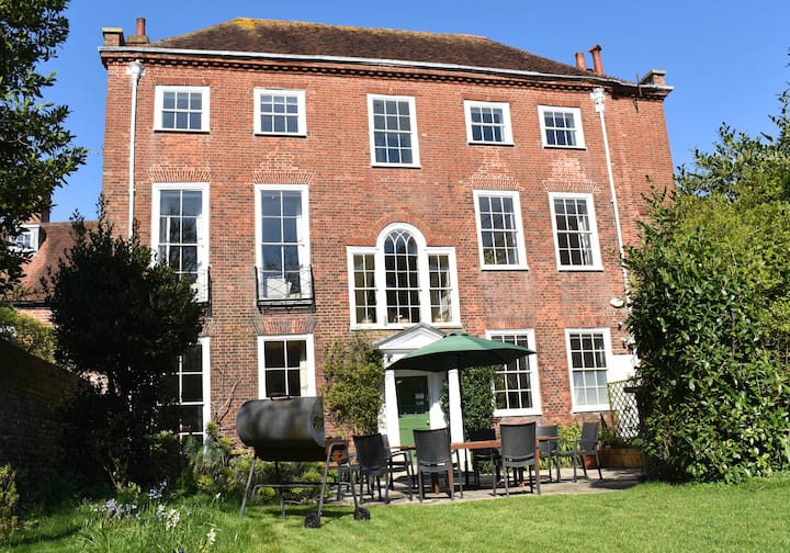 East Pallant Townhouse I Chichester City Centre - Chichester