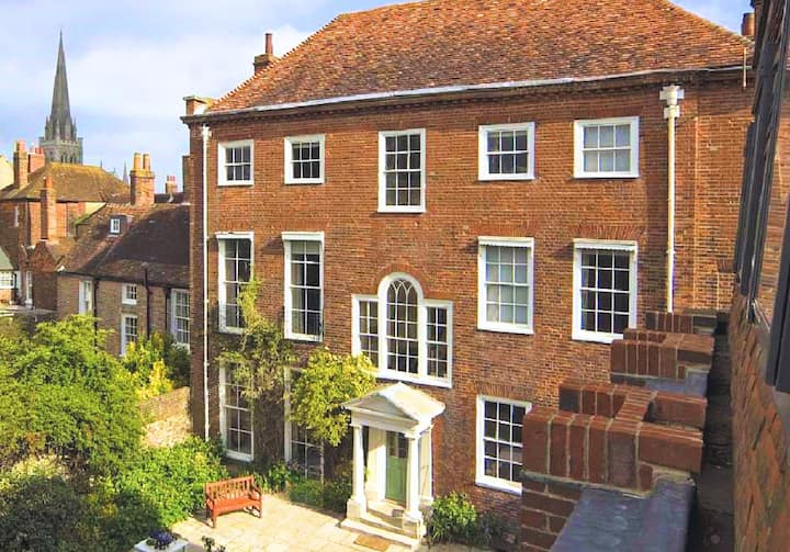 East Pallant Townhouse I Chichester City Centre - Chichester