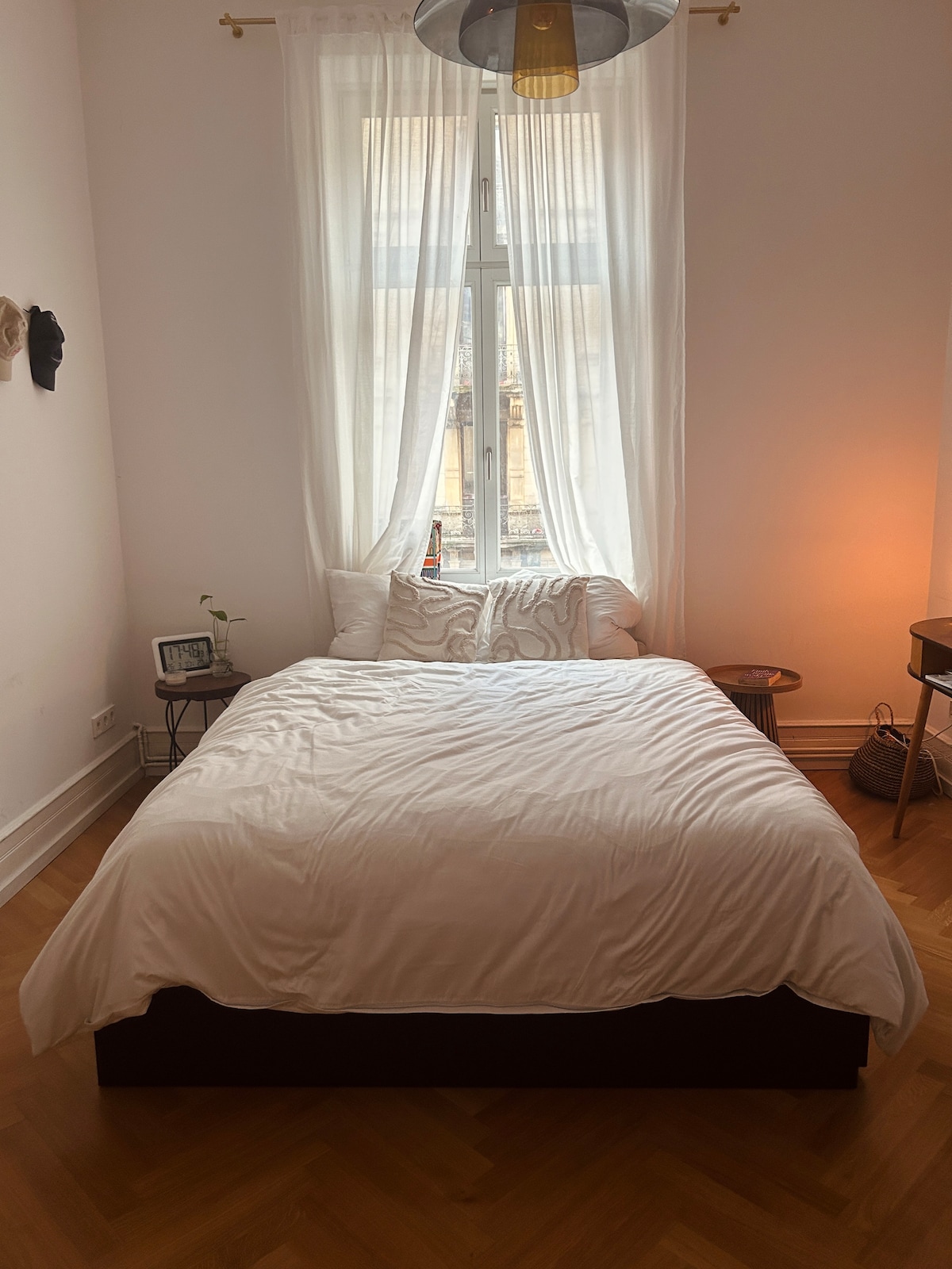 Apartment with high ceilings in the city center