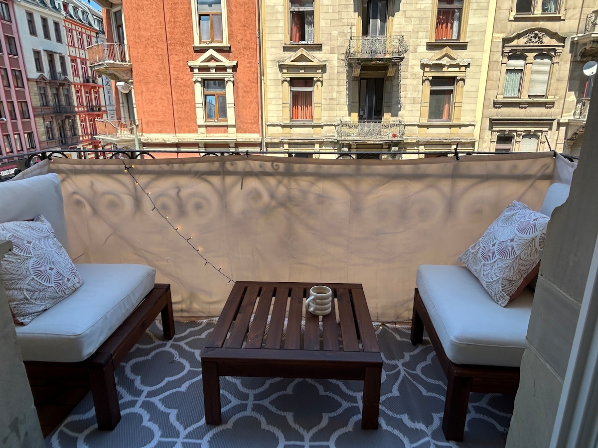 Apartment with high ceilings in the city center