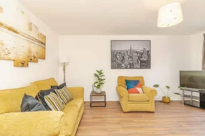 Stylish Spacious Cmk Hub 4 Families & Contractors - Milton Keynes