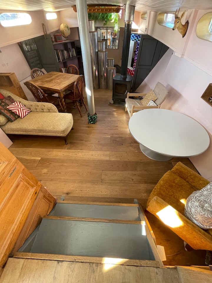 Spacious Sunny House Boat - East Sussex