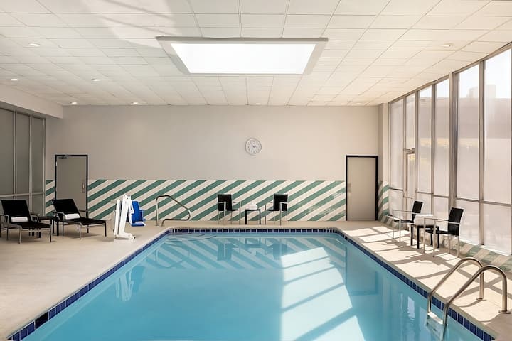 Relax And Unwind! 2 Comfortable Units! Indoor Pool - Fort Worth, TX