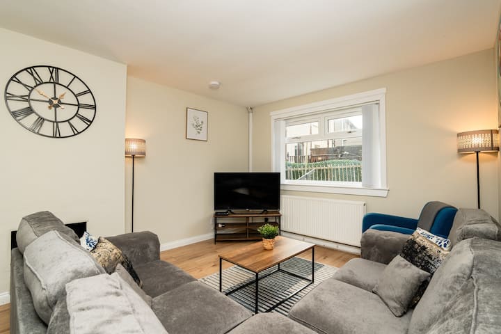 Discount For Longer Stays I 3 Bed House I Parking - Kirkcaldy