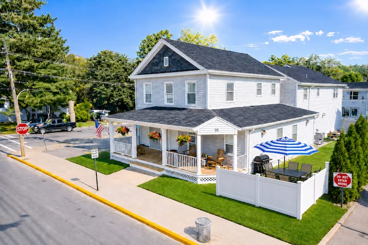 Walk To Beach. Lake. Canada St Remodeled 6br - Lake George, NY