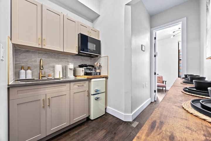 Explore Brooklyn Stay | 3 Bedrooms + Patio - Brooklyn, NY