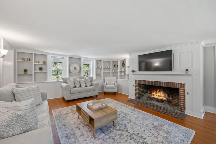 Grand Country Estate With Modern Comforts - Concord, NH