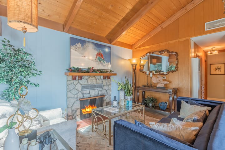 Stunning Lake View! Walk To Town From Cozy Cabin - San Bernardino, CA