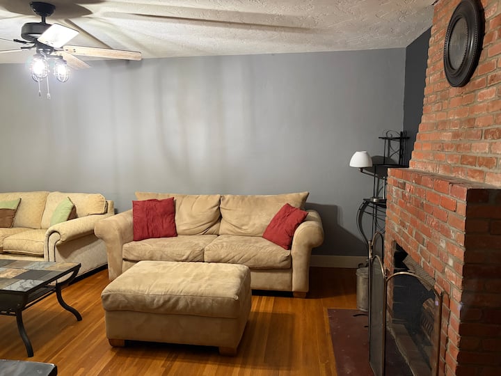 Charming House By The River And College - Lewiston