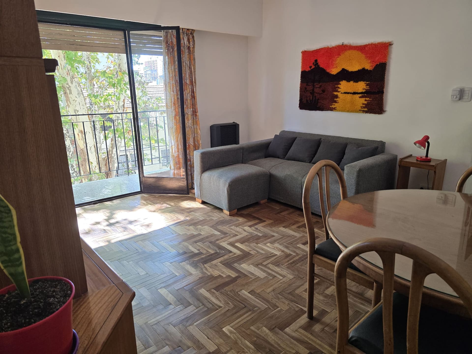 Furnished two-room apartment with street-facing balcony in Villa Crespo