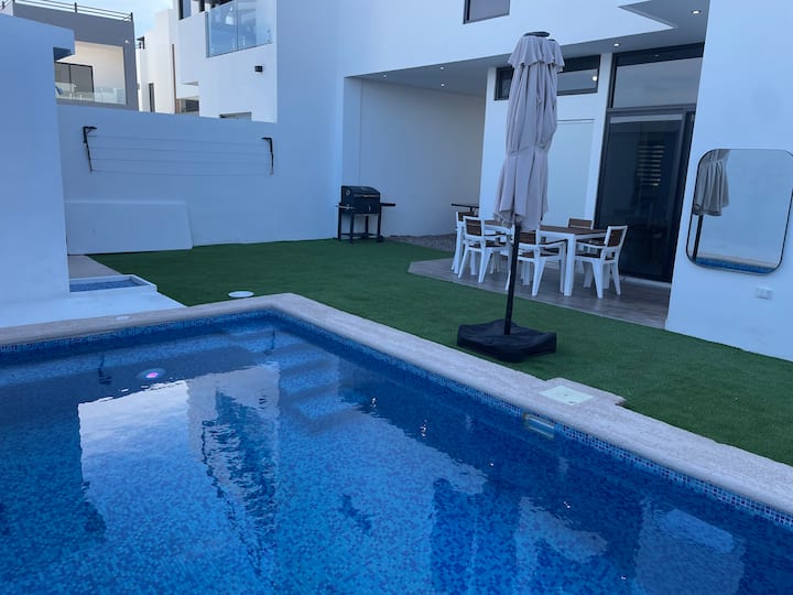 Casa De 5 Cuartos C/u Con Baño Alberca Y Pingpong - San Carlos