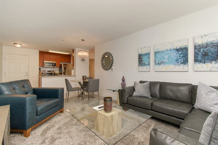 Modern Little Italy Condo | Walkable, Parking, W/d - San Diego, CA