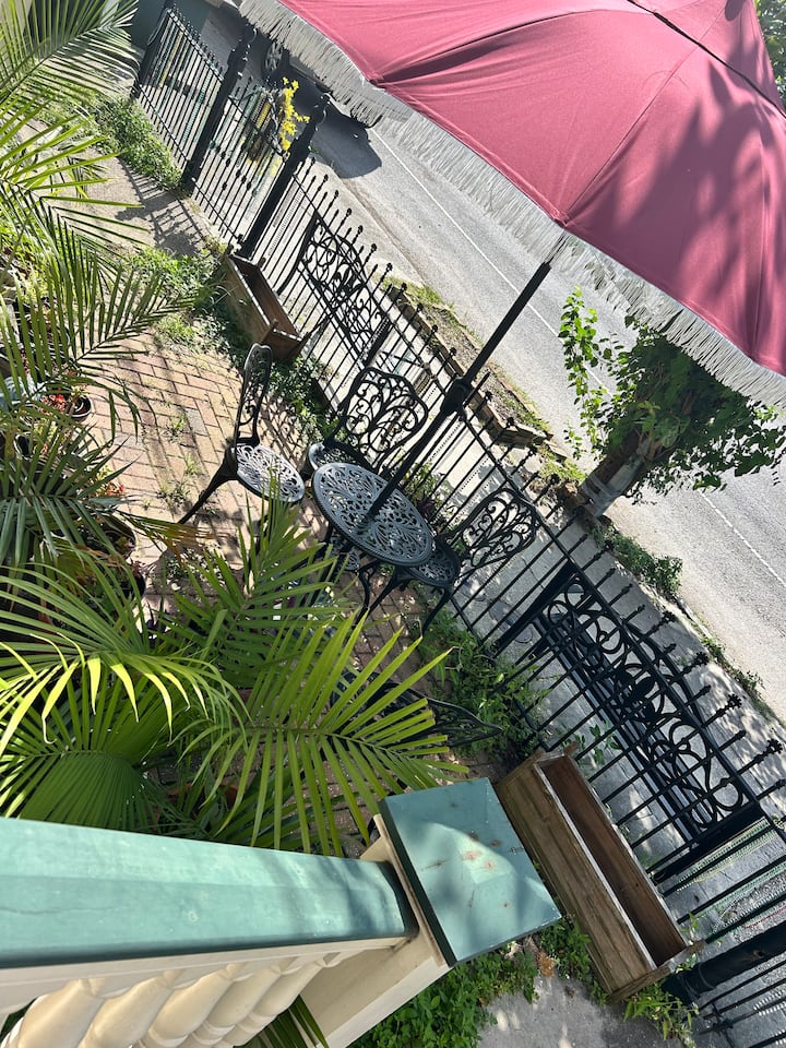 Hardy House On the River - Houses for Rent in New Orleans