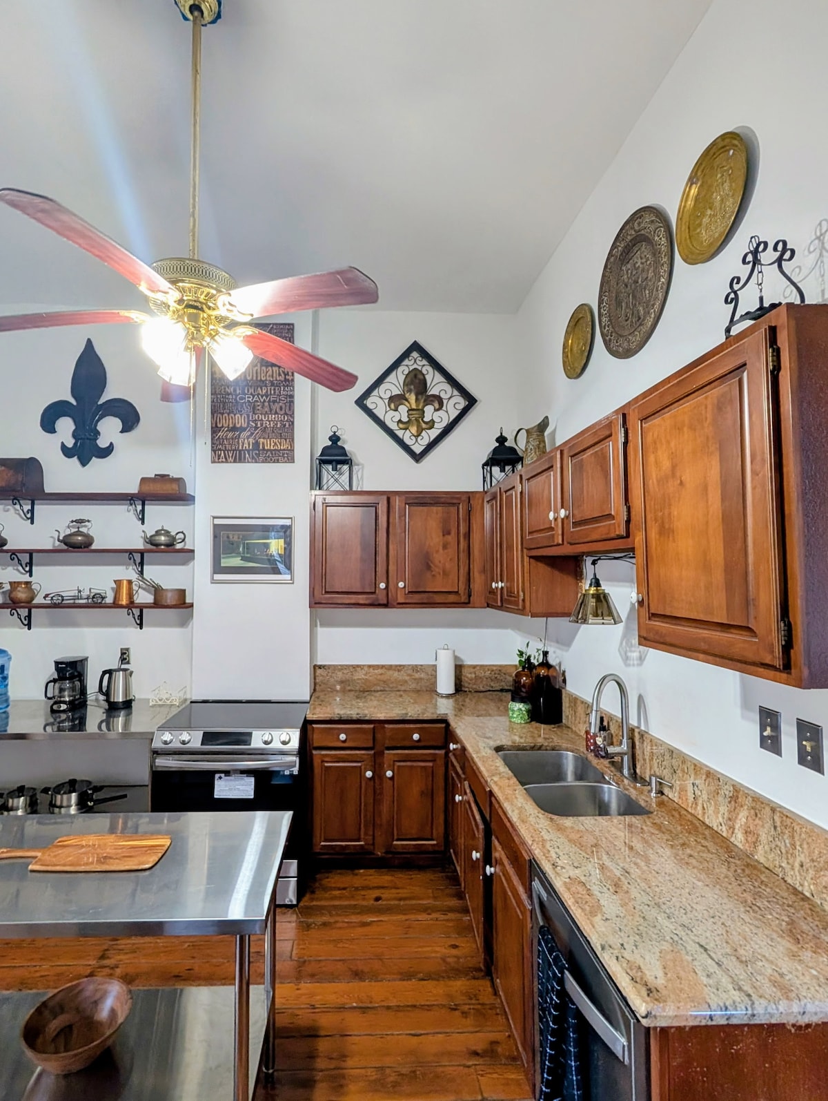 Hardy House On the River - Houses for Rent in New Orleans