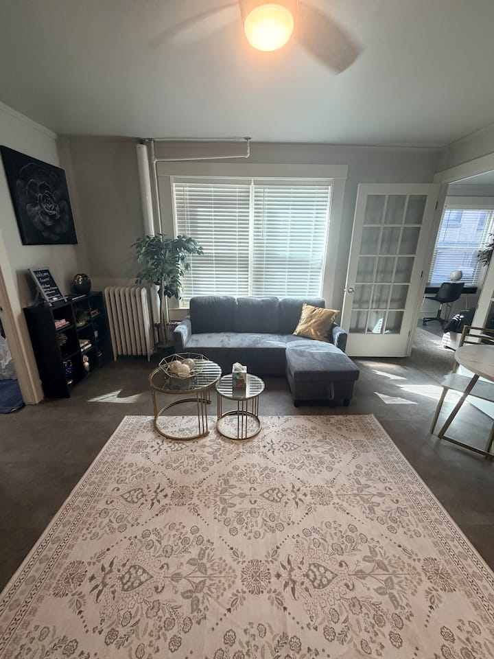 Boutique Midtown Retreat | Stylish & Cozy/walkable - Omaha, NE