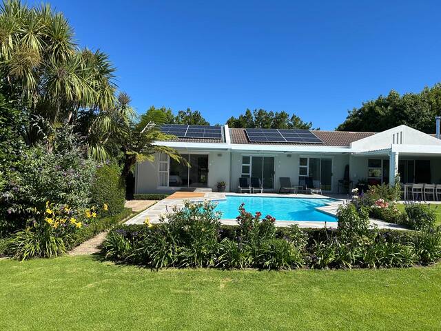 Sunny Spacious Constantia House. gallery image 3