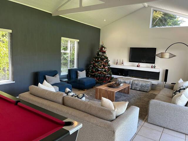 Sunny Spacious Constantia House. gallery image 4