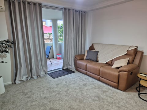 Successful Airbnb property: 1 bed suite, free parking. Central to everything. in Fortitude Valley