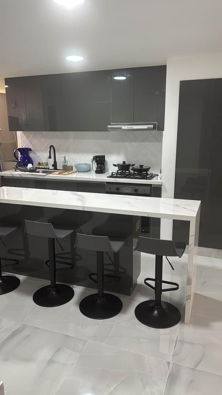 Moderno, 1r Piso, Cerca A Univ. Santiago De Cali. - カリ