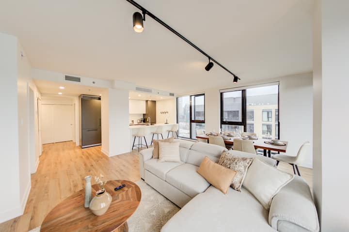 Elegant 2br Condo | Near Bell Centre - Brossard