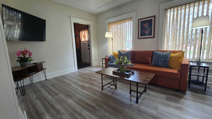 Travelers Retreat/king Beds/game Room/play House - Chicagoland Speedway