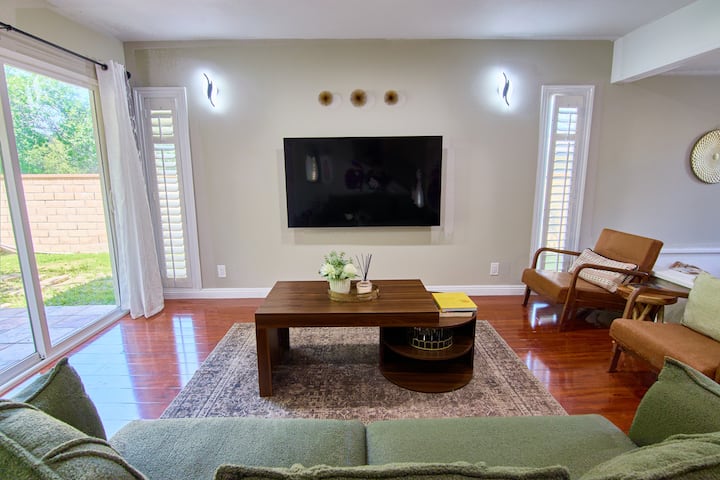 Home Retreat | Sleeps 8 | Near Raging Waters & La - San Dimas, CA