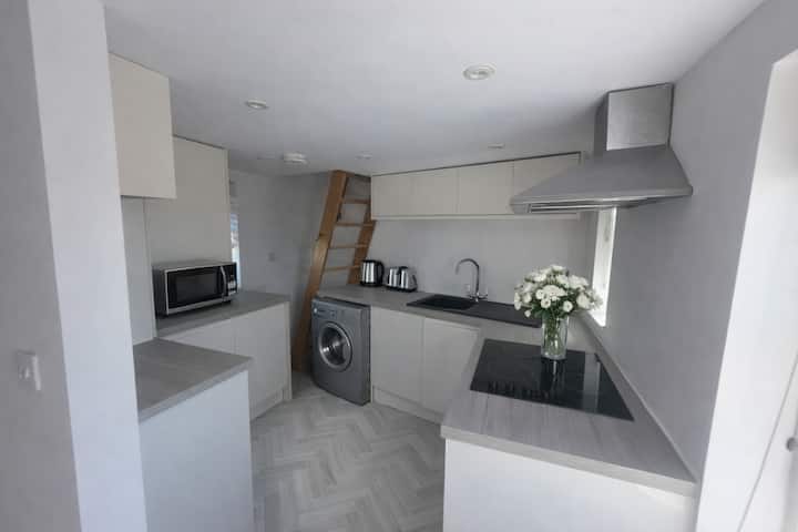 The Studio Apartment - Warminster