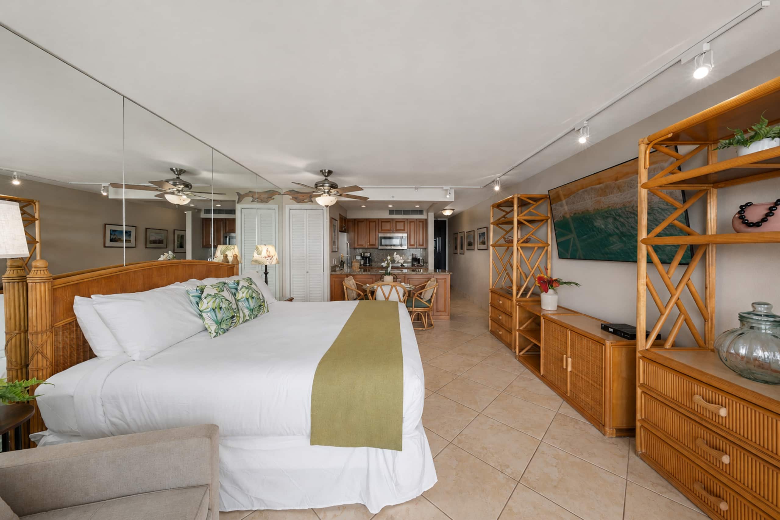 Condo in Lahaina · ★4.8 · 1 bedroom · 2 beds · 1 bath - Image 10