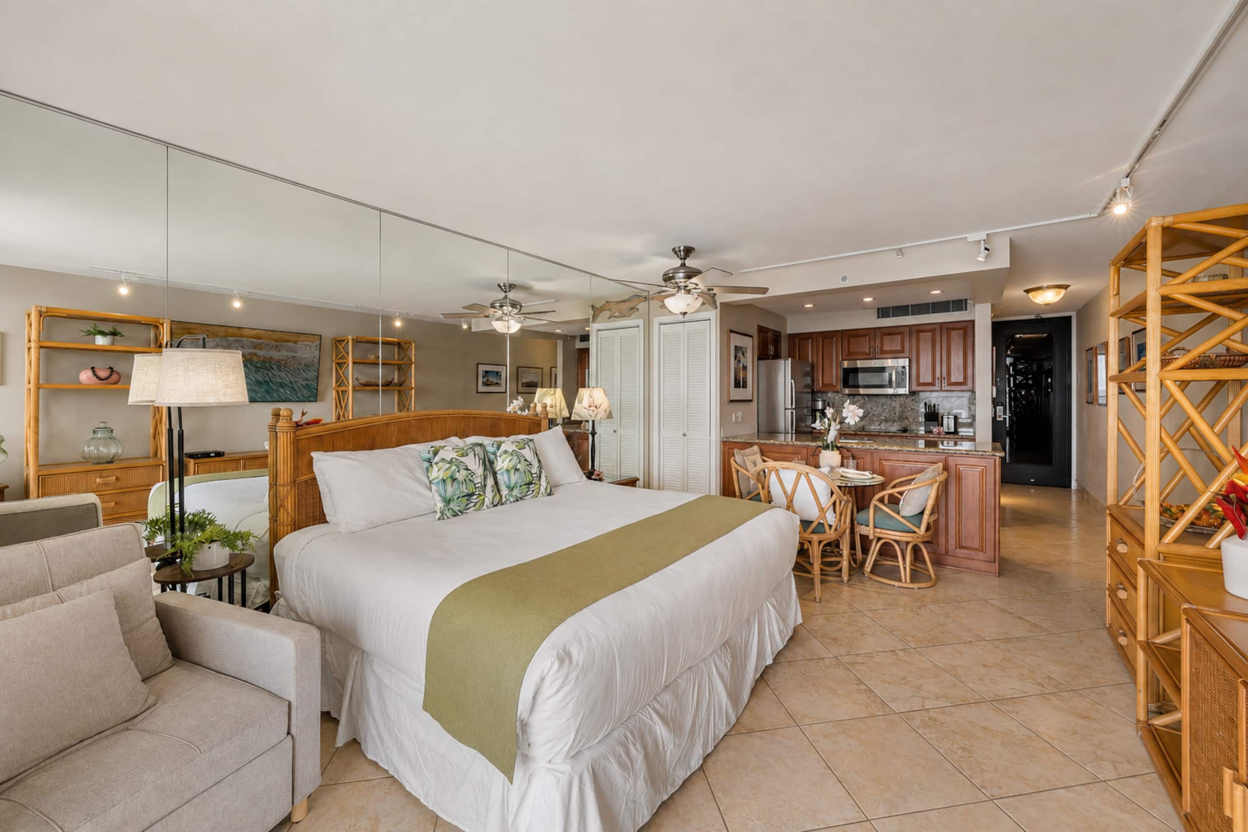 Condo in Lahaina · ★4.8 · 1 bedroom · 2 beds · 1 bath - Image 3