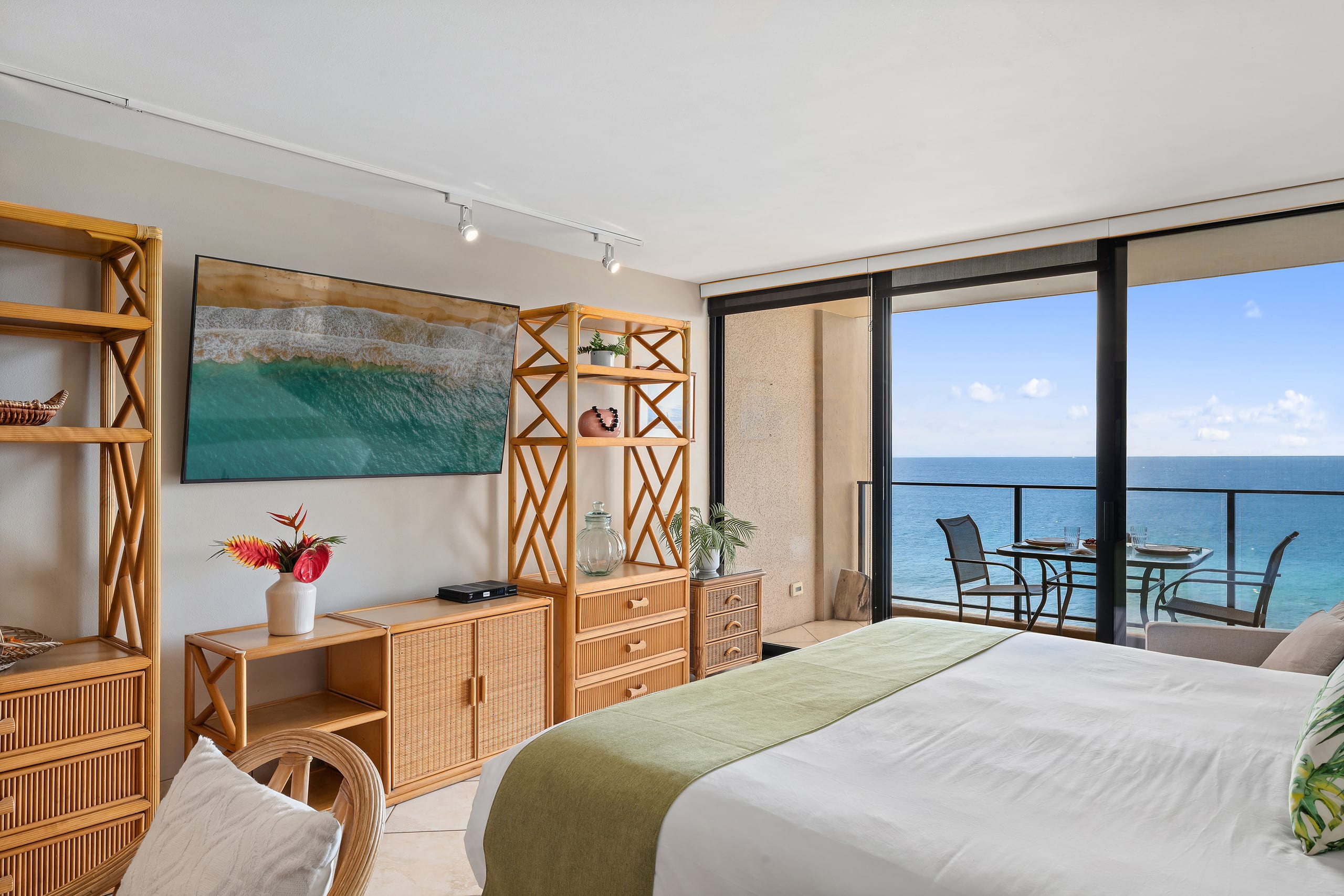 Condo in Lahaina · ★4.8 · 1 bedroom · 2 beds · 1 bath - Image 12