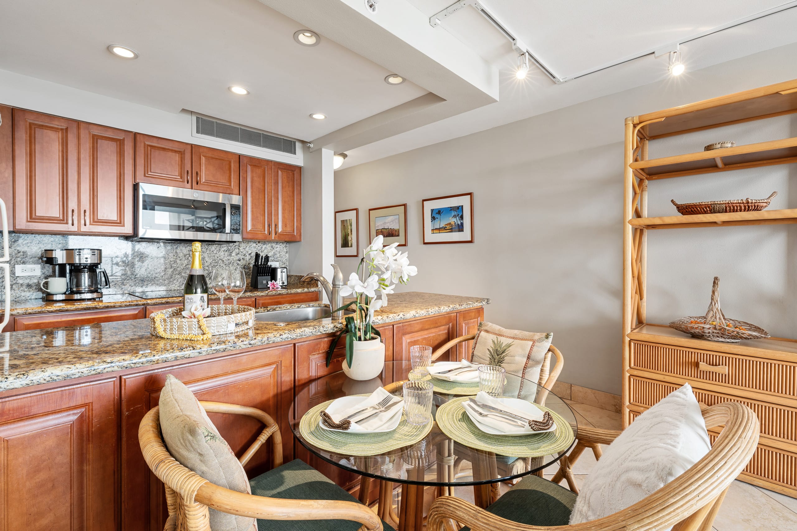 Condo in Lahaina · ★4.8 · 1 bedroom · 2 beds · 1 bath - Image 14