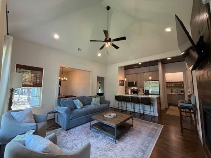 The Perch At Lake Martin: Cottage/pool/fire Pit - Lake Martin, AL