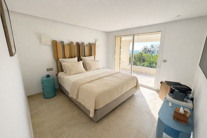 Suite Fautea - Villa de 600 m² con vistas panorámicas. En tres niveles, con ascensor, 7 suites, piscina de 15 m, cine, baño turco, sauna, sala de juegos, gimnasio, a 3 min de las playas