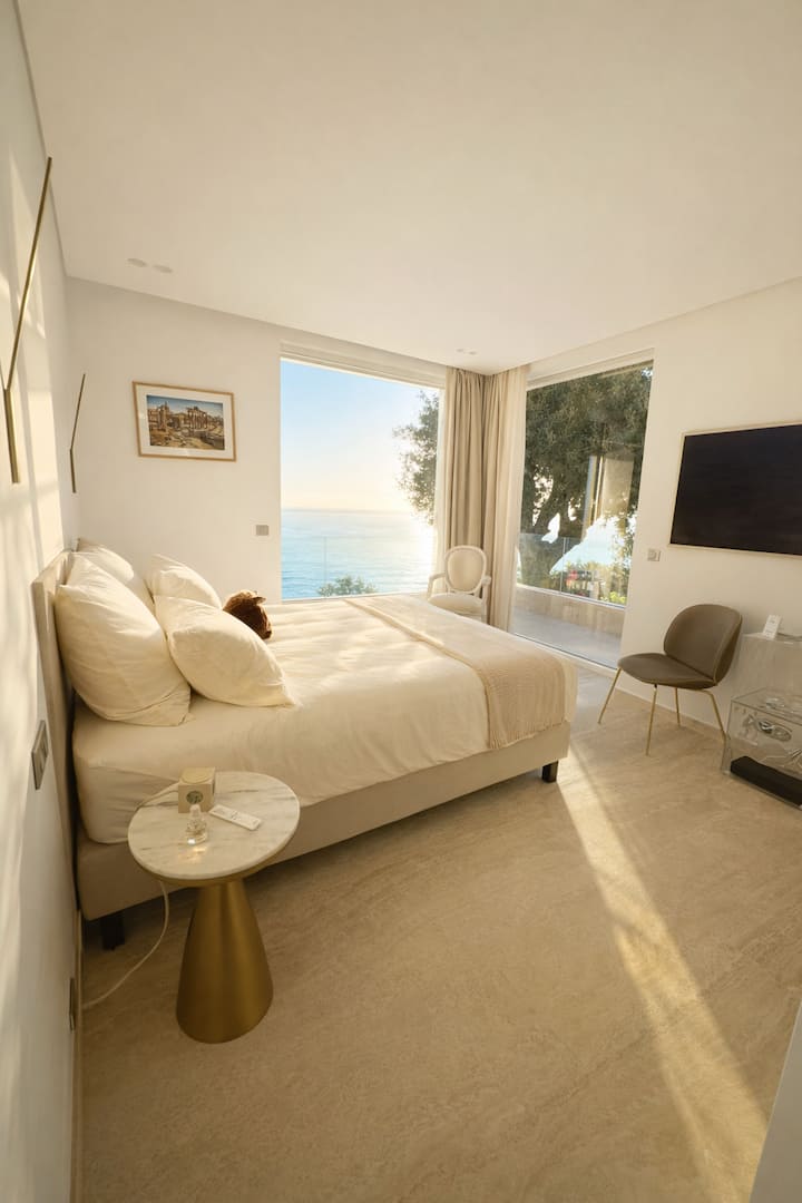 Suite Roma - Villa de 600 m² con vistas panorámicas. En tres niveles, con ascensor, 7 suites, piscina de 15 m, cine, baño turco, sauna, sala de juegos y gimnasio. A 3 minutos de las playas.