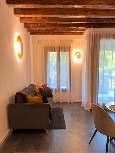 Top Airbnb: Alter Domus: All New-Modern-Canal View-Easy Access in Venice