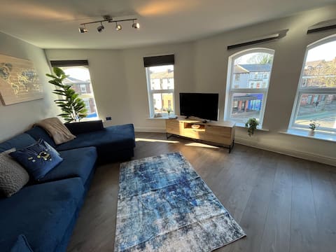 Popular Airbnb listing: Spacious & Stylish Chorlton Flat Near Tram in Chorlton