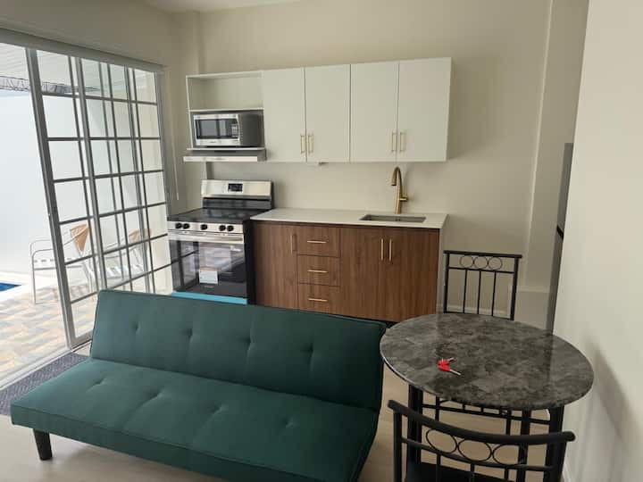 Cool Carib 1br Woodbrook Gingerbread House Flat 5 - Trinidad and Tobago