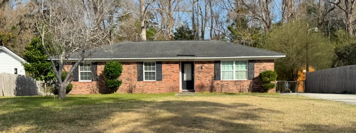 Centrally Located Pet Friendly Large Group Retreat - Wilmington, NC