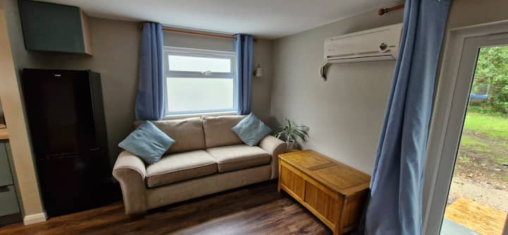 Self-contained Cosy Cabin In Quiet Rural Setting - Hampshire