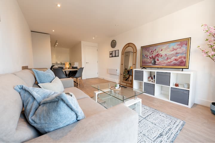 City Sky-line Apartment | Free Parking | Sleeps 6 - Harborne - Birmingham 