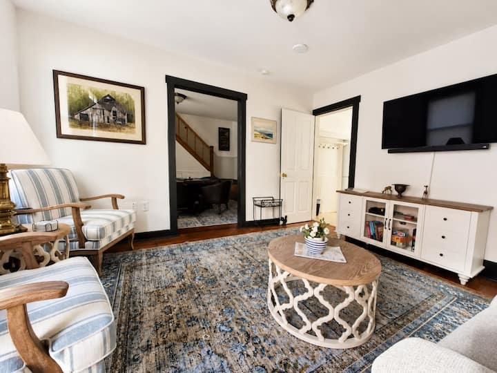 Walk To Usna | 2 Br Ensuite | Private Courtyard - Annapolis, MD
